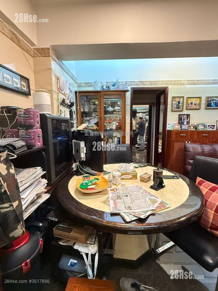 Hung Yip Building Sell 2 Bedrooms , 1 Bathroom 473 ft² ( 43.9 m² ) Hung Yip Building Sell 2 Bedrooms , 1 Bathroom 473 ft² ( 43.9 m² )