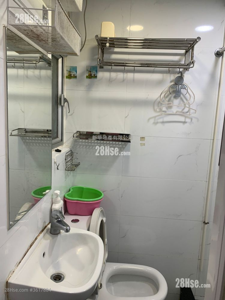 Yick Cheong Building Rental 326 ft² ( 30.3 m² ) Yick Cheong Building Rental 326 ft² ( 30.3 m² )