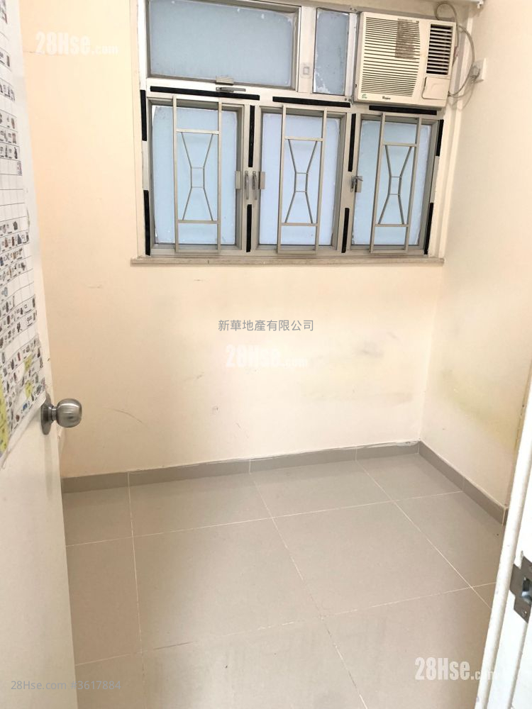 Yick Cheong Building Rental 326 ft² ( 30.3 m² ) Yick Cheong Building Rental 326 ft² ( 30.3 m² )