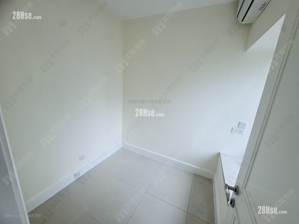 Metro Town Sell 3 Bedrooms , 1 Bathroom 594 ft² ( 55.2 m² ) Metro Town Sell 3 Bedrooms , 1 Bathroom 594 ft² ( 55.2 m² )