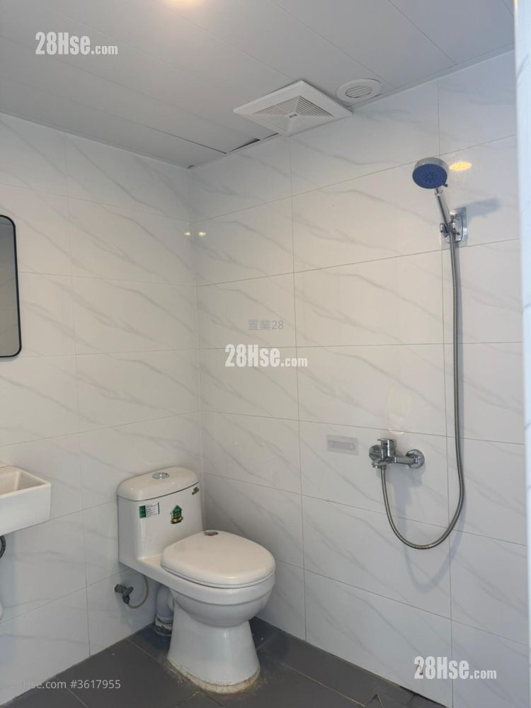 Wah Fai Industrial Building Rental 365 ft² ( 33.9 m² ) Wah Fai Industrial Building Rental 365 ft² ( 33.9 m² )