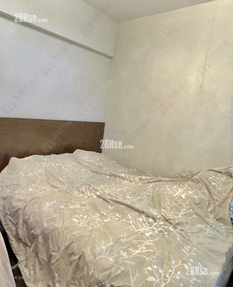 Hang King Garden Sell 2 Bedrooms , 1 Bathroom 452 ft² ( 42.0 m² ) Hang King Garden Sell 2 Bedrooms , 1 Bathroom 452 ft² ( 42.0 m² )