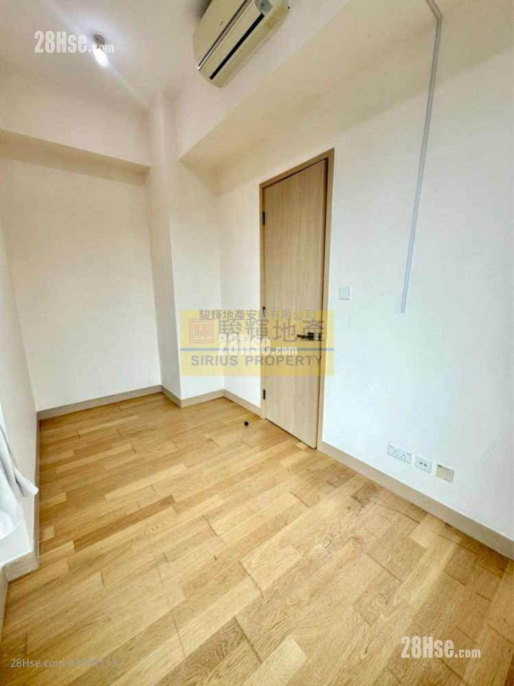 The Amused Sell 2 Bedrooms , 1 Bathroom 405 ft² ( 37.6 m² ) The Amused Sell 2 Bedrooms , 1 Bathroom 405 ft² ( 37.6 m² )