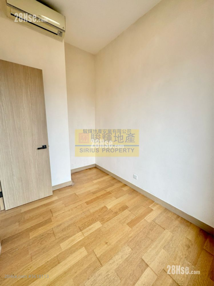 The Amused Sell 2 Bedrooms , 1 Bathroom 405 ft² ( 37.6 m² ) The Amused Sell 2 Bedrooms , 1 Bathroom 405 ft² ( 37.6 m² )