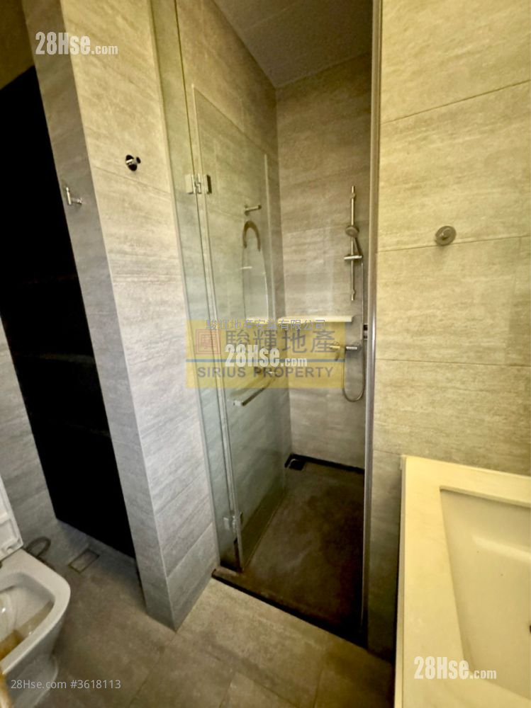 The Amused Sell 2 Bedrooms , 1 Bathroom 405 ft² ( 37.6 m² ) The Amused Sell 2 Bedrooms , 1 Bathroom 405 ft² ( 37.6 m² )