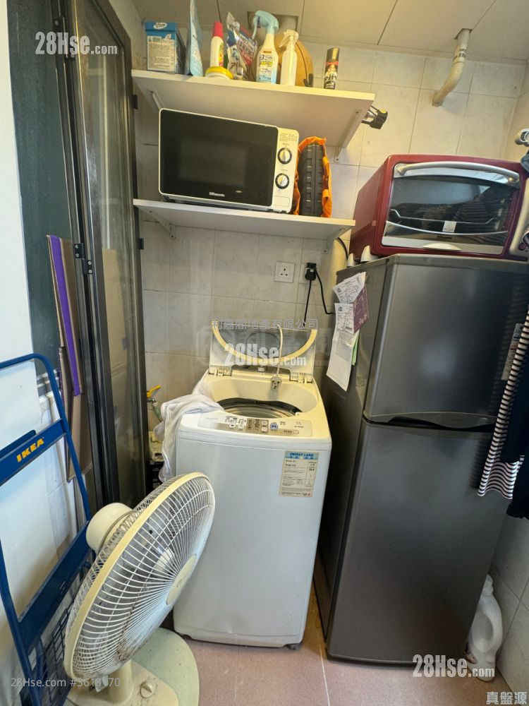 Ching Wah Court Sell 2 Bedrooms 363 ft² ( 33.7 m² ) Ching Wah Court Sell 2 Bedrooms 363 ft² ( 33.7 m² )