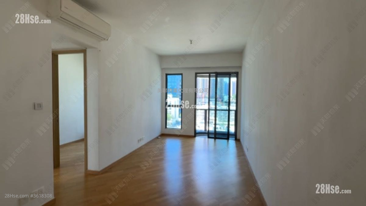 living room: Alto Residences Sell 2 Bedrooms , 1 Bathroom 604 ft² ( 56.1 m² ) living room: Alto Residences Sell 2 Bedrooms , 1 Bathroom 604 ft² ( 56.1 m² )