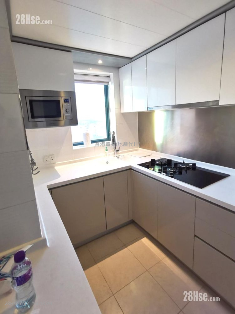 The Long Beach Rental 3 Bedrooms , 2 Bathrooms 842 ft² ( 78.2 m² ) The Long Beach Rental 3 Bedrooms , 2 Bathrooms 842 ft² ( 78.2 m² )