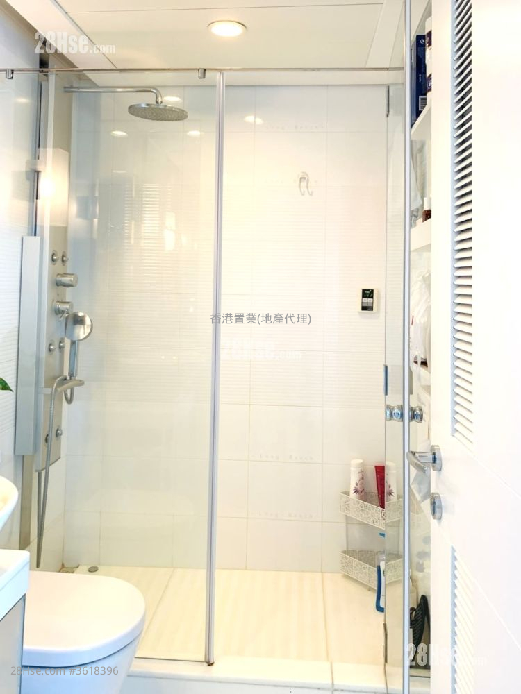 The Long Beach Rental 3 Bedrooms , 2 Bathrooms 842 ft² ( 78.2 m² ) The Long Beach Rental 3 Bedrooms , 2 Bathrooms 842 ft² ( 78.2 m² )