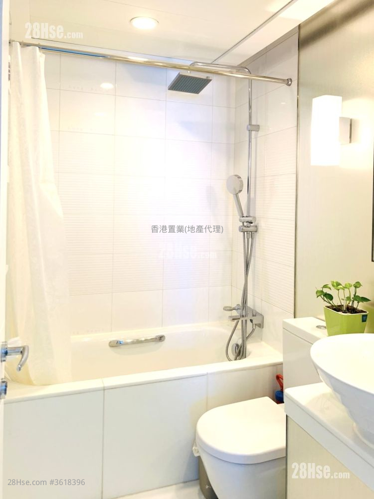The Long Beach Rental 3 Bedrooms , 2 Bathrooms 842 ft² ( 78.2 m² ) The Long Beach Rental 3 Bedrooms , 2 Bathrooms 842 ft² ( 78.2 m² )