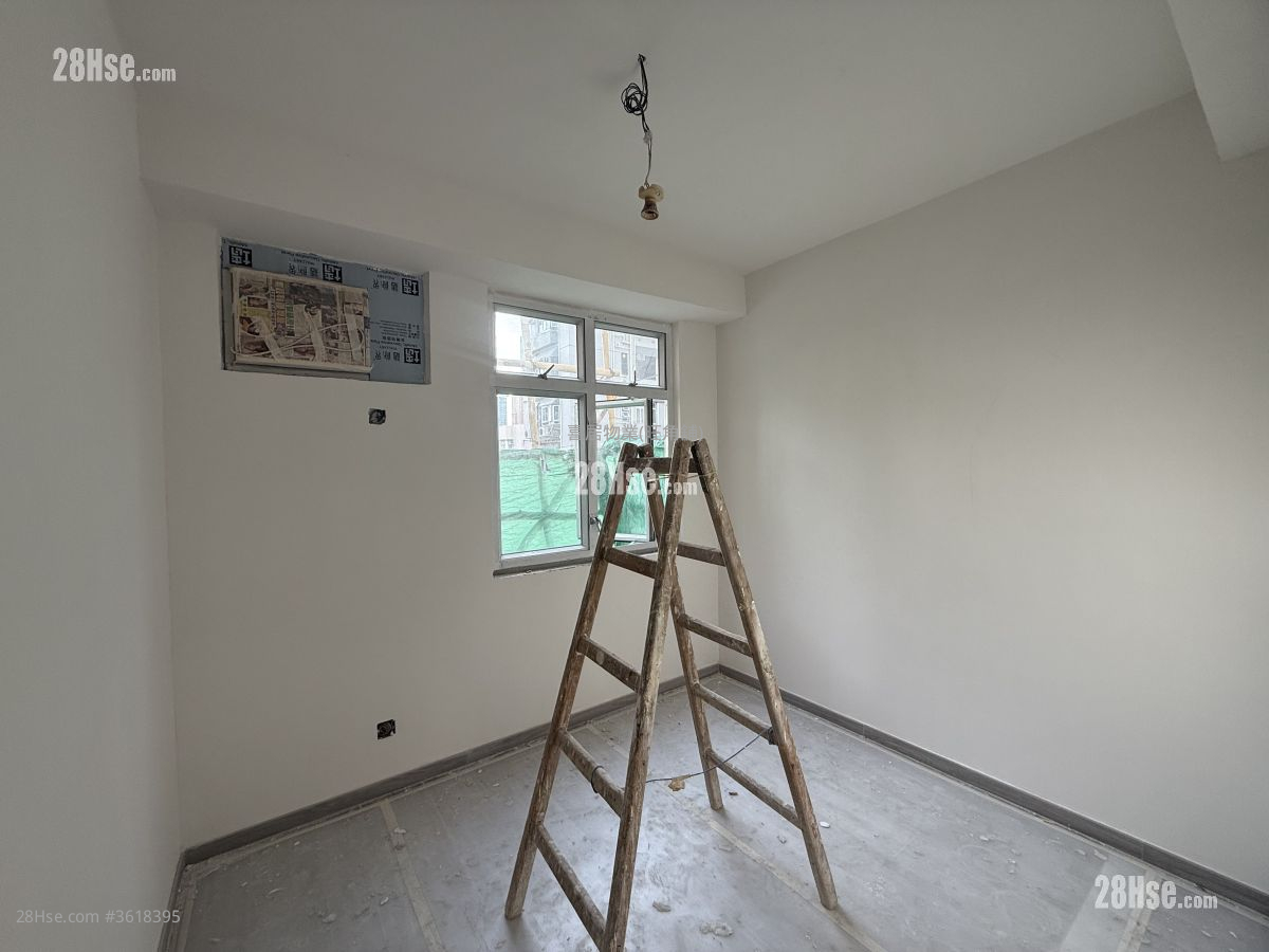 Yee King Building Rental 3 Bedrooms , 1 Bathroom 465 ft² ( 43.2 m² ) Yee King Building Rental 3 Bedrooms , 1 Bathroom 465 ft² ( 43.2 m² )