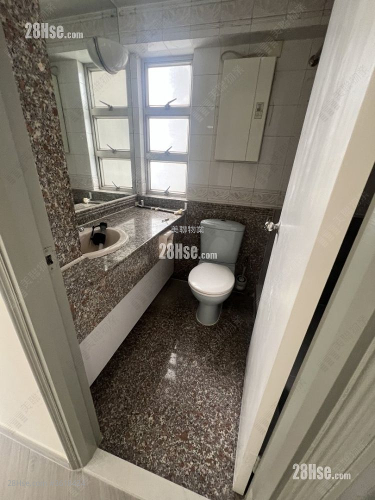 Kingswood Villas Rental 3 Bedrooms , 2 Bathrooms 630 ft² ( 58.5 m² ) Kingswood Villas Rental 3 Bedrooms , 2 Bathrooms 630 ft² ( 58.5 m² )