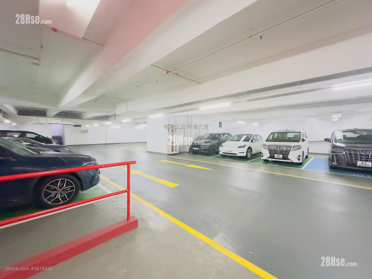 The Globe Rental 1 Toilet 916 ft² ( 85.1 m² ) The Globe Rental 1 Toilet 916 ft² ( 85.1 m² )