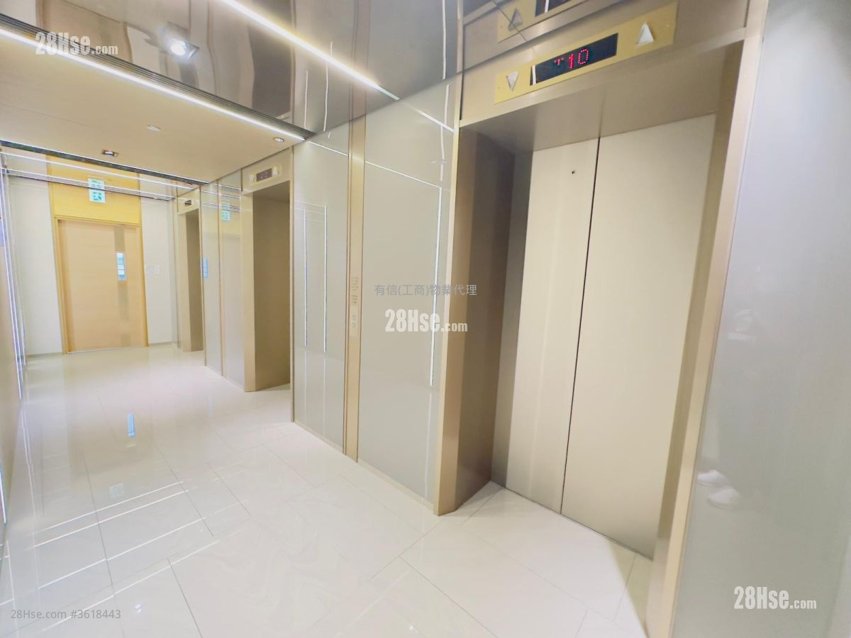 The Globe Rental 1 Toilet 916 ft² ( 85.1 m² ) The Globe Rental 1 Toilet 916 ft² ( 85.1 m² )