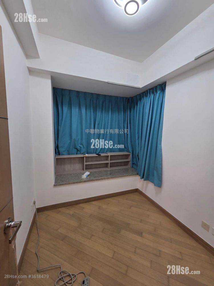 The Riverpark Rental 3 Bedrooms , 3 Bathrooms 825 ft² ( 76.6 m² ) The Riverpark Rental 3 Bedrooms , 3 Bathrooms 825 ft² ( 76.6 m² )
