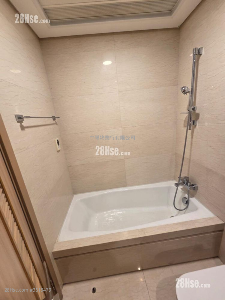 The Riverpark Rental 3 Bedrooms , 3 Bathrooms 825 ft² ( 76.6 m² ) The Riverpark Rental 3 Bedrooms , 3 Bathrooms 825 ft² ( 76.6 m² )