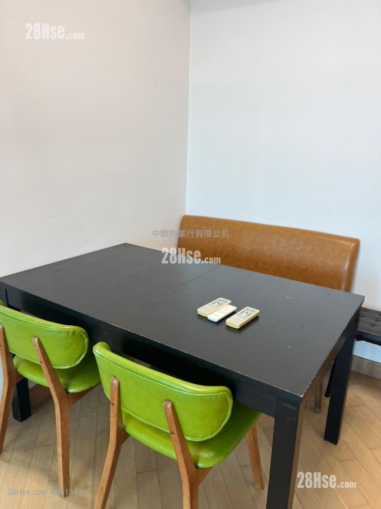 The Riverpark Rental 3 Bedrooms , 3 Bathrooms 825 ft² ( 76.6 m² ) The Riverpark Rental 3 Bedrooms , 3 Bathrooms 825 ft² ( 76.6 m² )