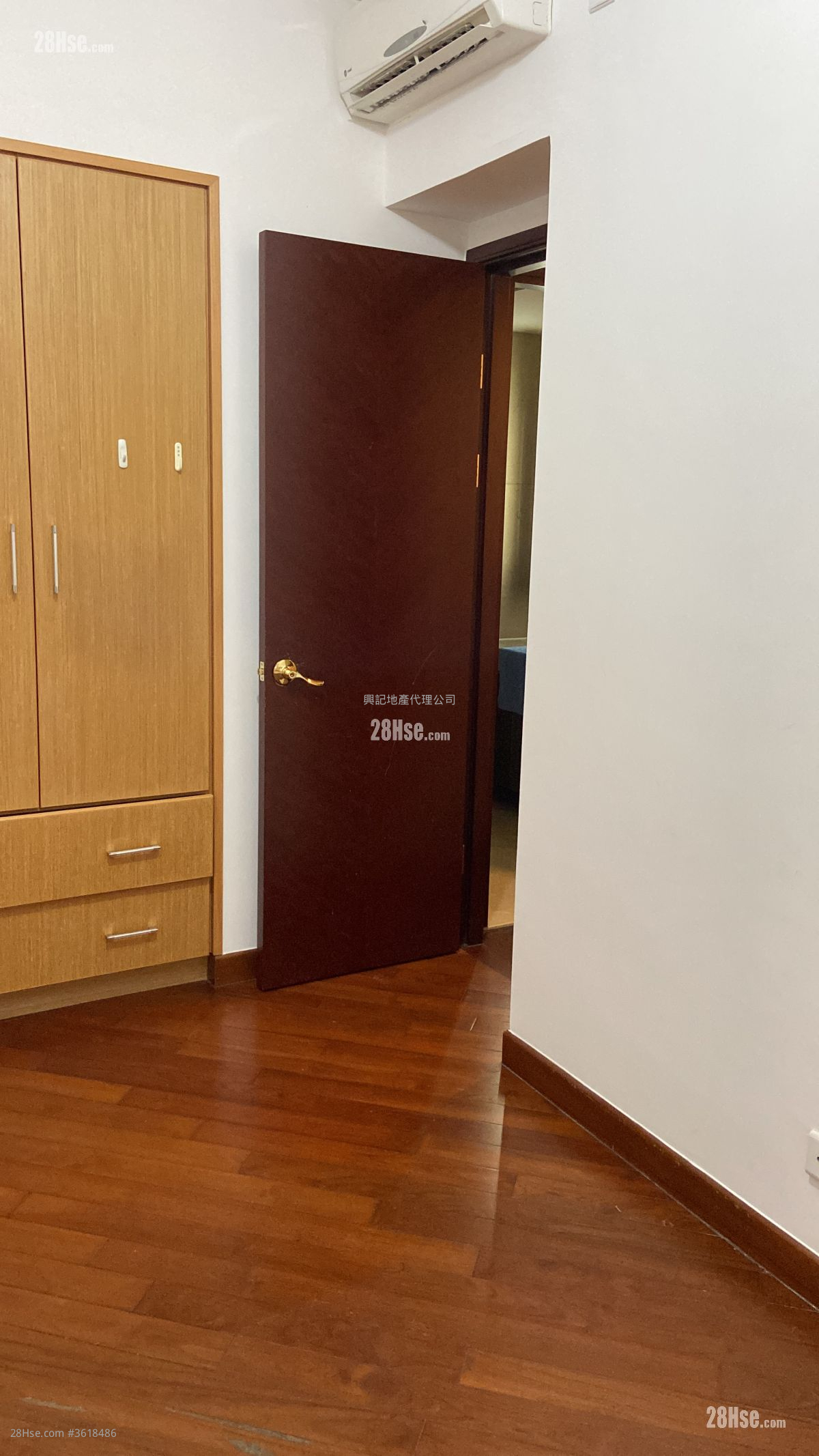 Park Metropolitan Rental 2 Bedrooms , 1 Bathroom 546 ft² ( 50.7 m² ) Park Metropolitan Rental 2 Bedrooms , 1 Bathroom 546 ft² ( 50.7 m² )