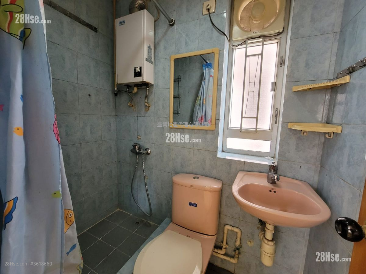 Tsuen Wan Centre Rental 2 Bedrooms , 1 Bathroom 374 ft² ( 34.7 m² ) Tsuen Wan Centre Rental 2 Bedrooms , 1 Bathroom 374 ft² ( 34.7 m² )