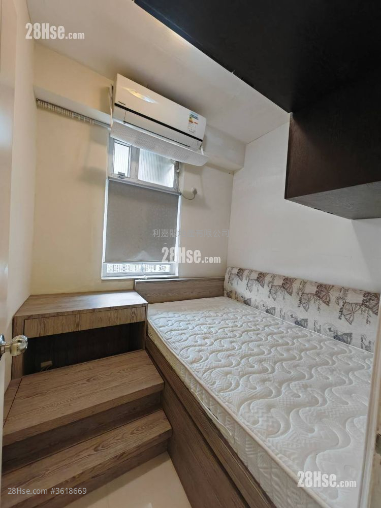 Ching Wah Court Sell 2 Bedrooms , 1 Bathroom 363 ft² ( 33.7 m² ) Ching Wah Court Sell 2 Bedrooms , 1 Bathroom 363 ft² ( 33.7 m² )