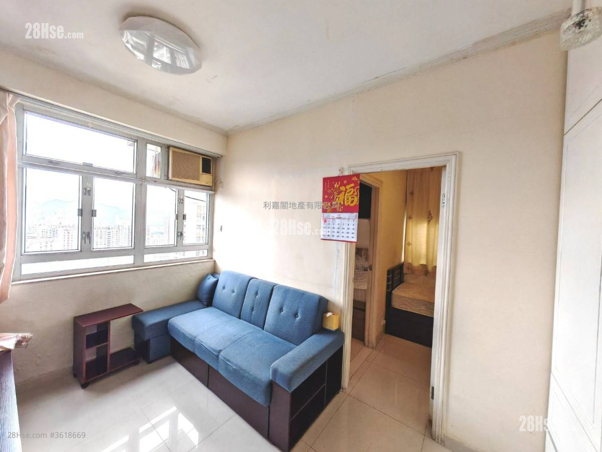 Ching Wah Court Sell 2 Bedrooms , 1 Bathroom 363 ft² ( 33.7 m² ) Ching Wah Court Sell 2 Bedrooms , 1 Bathroom 363 ft² ( 33.7 m² )
