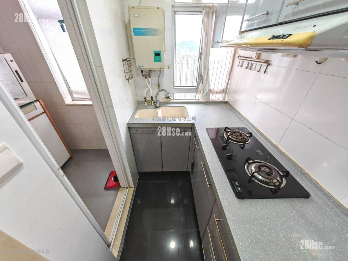Ching Wah Court Sell 2 Bedrooms , 1 Bathroom 363 ft² ( 33.7 m² ) Ching Wah Court Sell 2 Bedrooms , 1 Bathroom 363 ft² ( 33.7 m² )