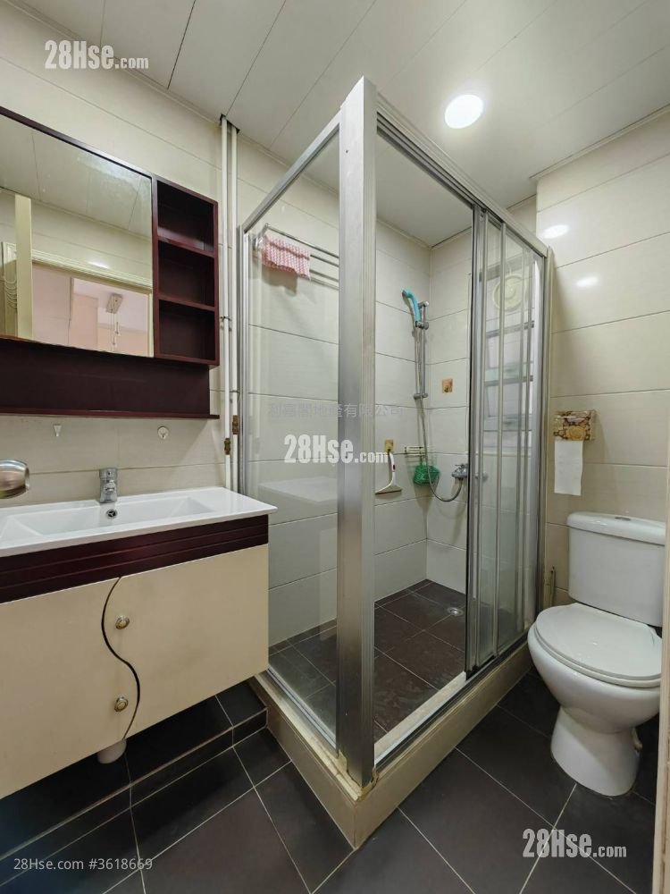 Ching Wah Court Sell 2 Bedrooms , 1 Bathroom 363 ft² ( 33.7 m² ) Ching Wah Court Sell 2 Bedrooms , 1 Bathroom 363 ft² ( 33.7 m² )