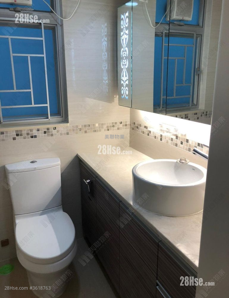 Summit Terrace Rental 437 ft² ( 40.6 m² ) Summit Terrace Rental 437 ft² ( 40.6 m² )