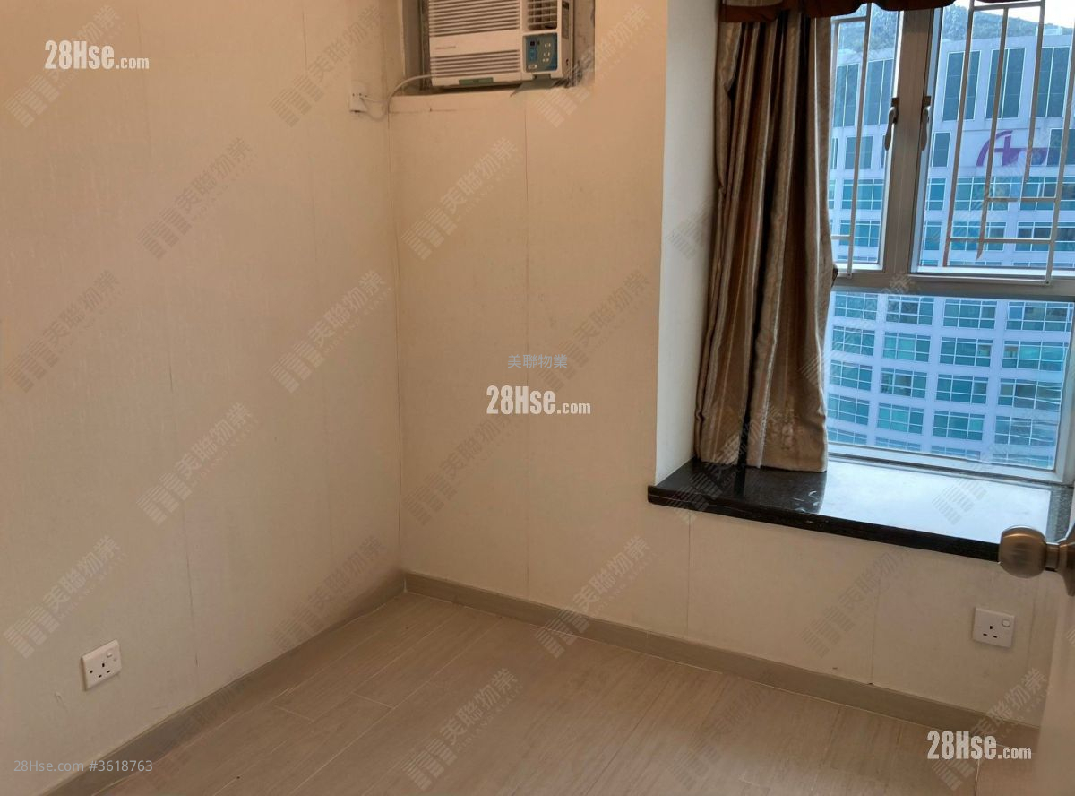 Summit Terrace Rental 437 ft² ( 40.6 m² ) Summit Terrace Rental 437 ft² ( 40.6 m² )