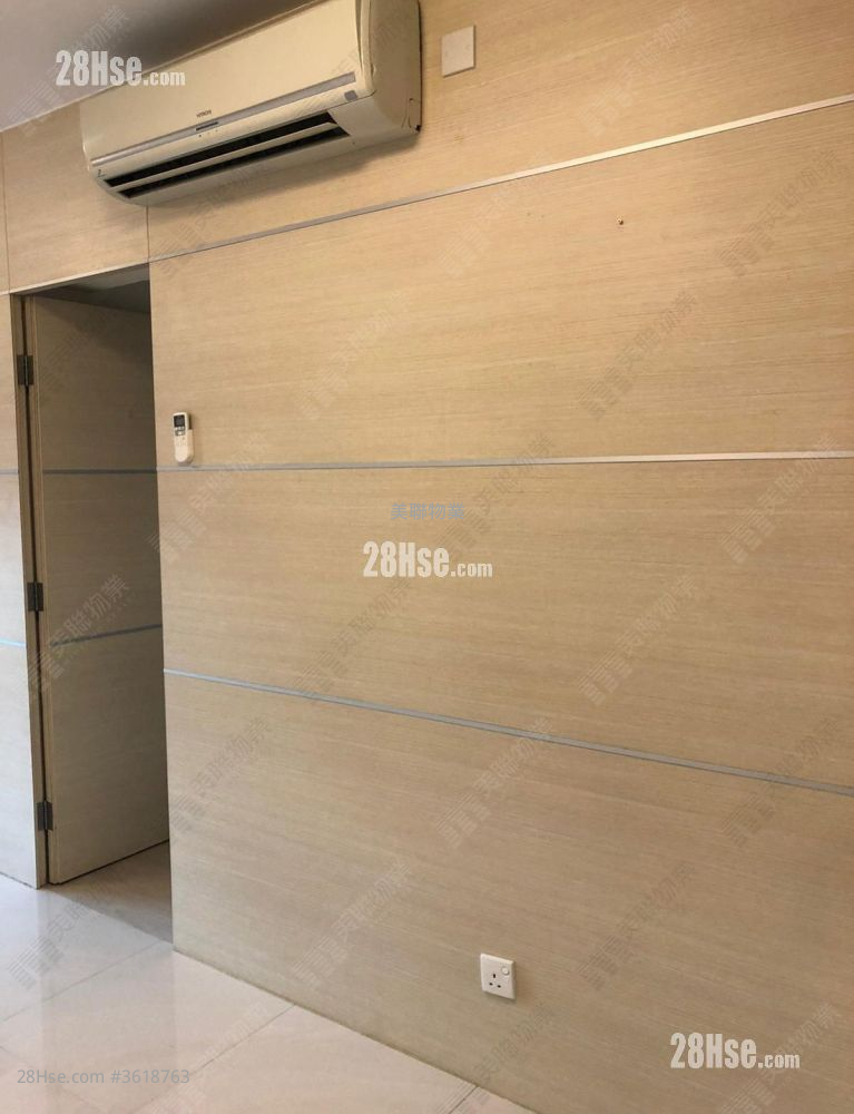Summit Terrace Rental 437 ft² ( 40.6 m² ) Summit Terrace Rental 437 ft² ( 40.6 m² )