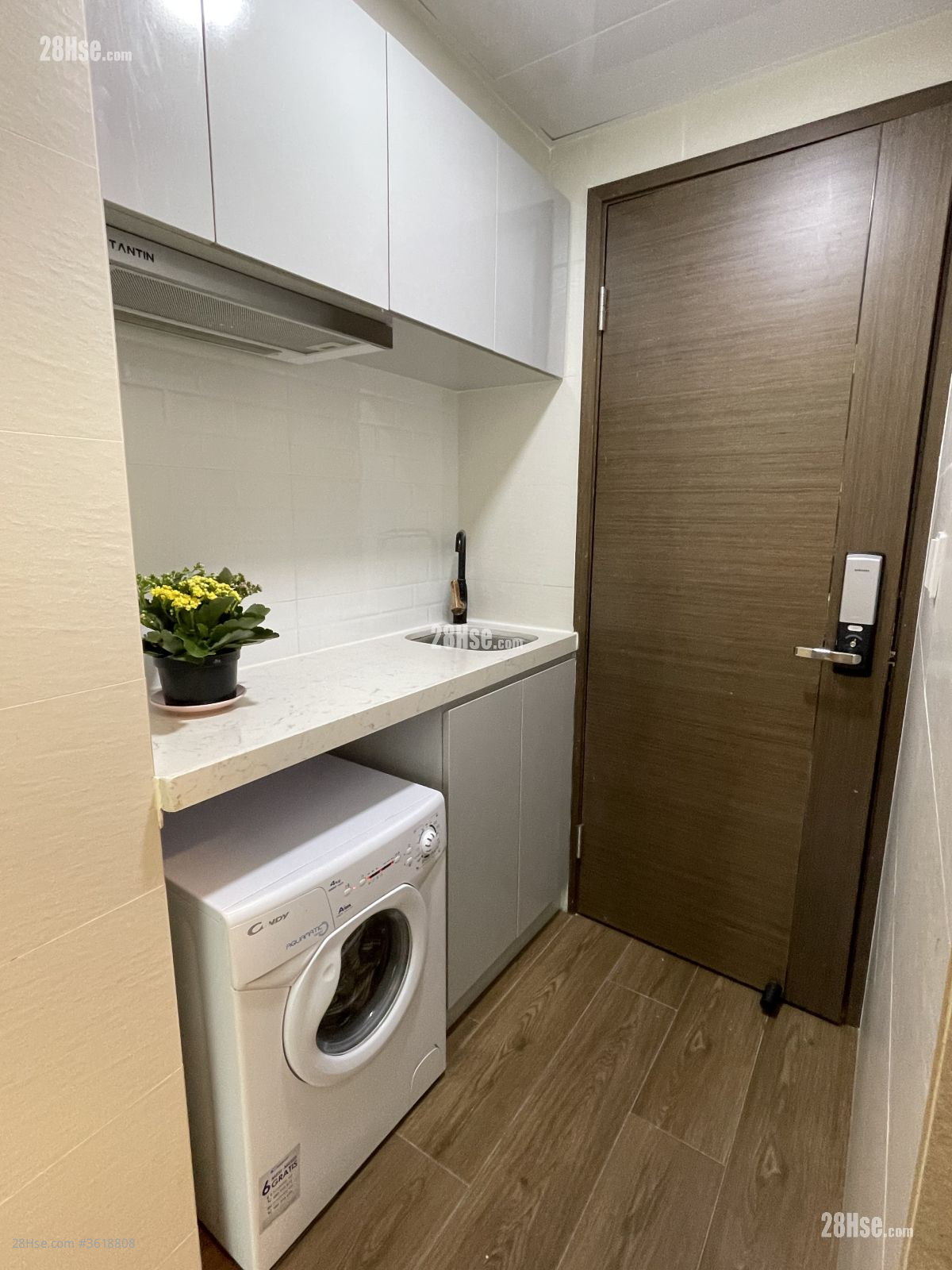 轩尼诗大楼 租盘 开放式间隔 , 1 浴室 140 平方尺 ( 13.0 平方米 ) 轩尼诗大楼 租盘 开放式间隔 , 1 浴室 140 平方尺 ( 13.0 平方米 )