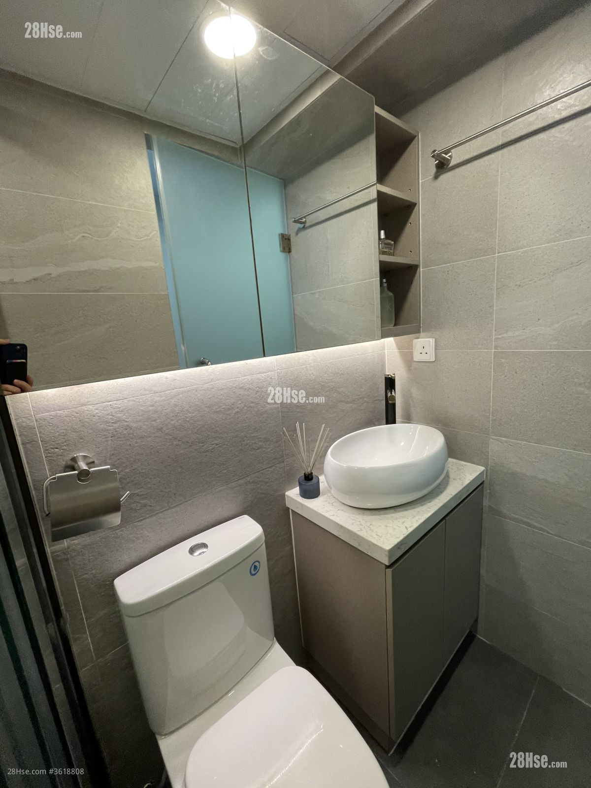 轩尼诗大楼 租盘 开放式间隔 , 1 浴室 140 平方尺 ( 13.0 平方米 ) 轩尼诗大楼 租盘 开放式间隔 , 1 浴室 140 平方尺 ( 13.0 平方米 )