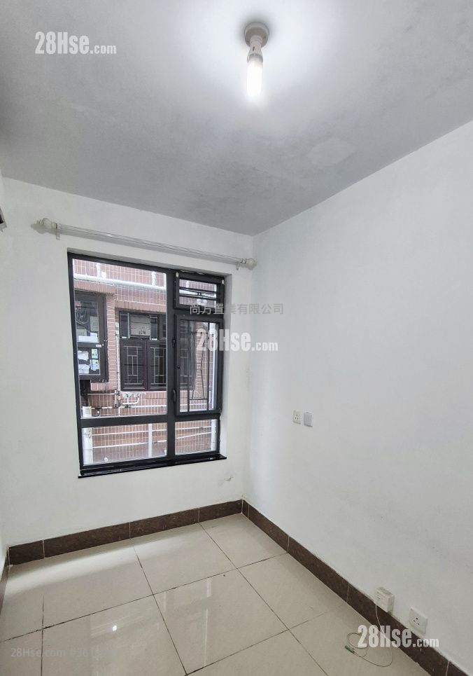 村屋 租盘 3 房 , 2 浴室 700 平方尺 ( 65.0 平方米 ) 村屋 租盘 3 房 , 2 浴室 700 平方尺 ( 65.0 平方米 )