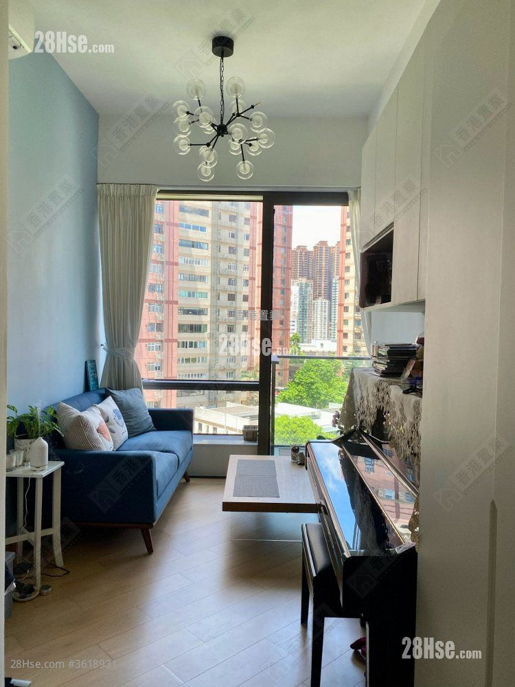 Jones Hive Sell 2 Bedrooms , 1 Bathroom 439 ft² ( 40.8 m² ) Jones Hive Sell 2 Bedrooms , 1 Bathroom 439 ft² ( 40.8 m² )