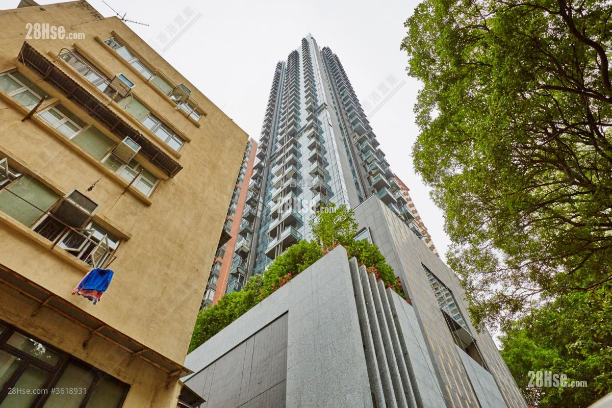 Jones Hive Sell 2 Bedrooms , 1 Bathroom 439 ft² ( 40.8 m² ) Jones Hive Sell 2 Bedrooms , 1 Bathroom 439 ft² ( 40.8 m² )