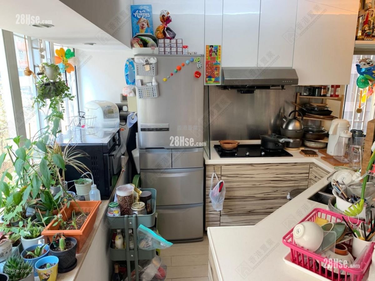 Ching Wah Building Sell 3 Bedrooms , 1 Bathroom 438 ft² ( 40.7 m² )