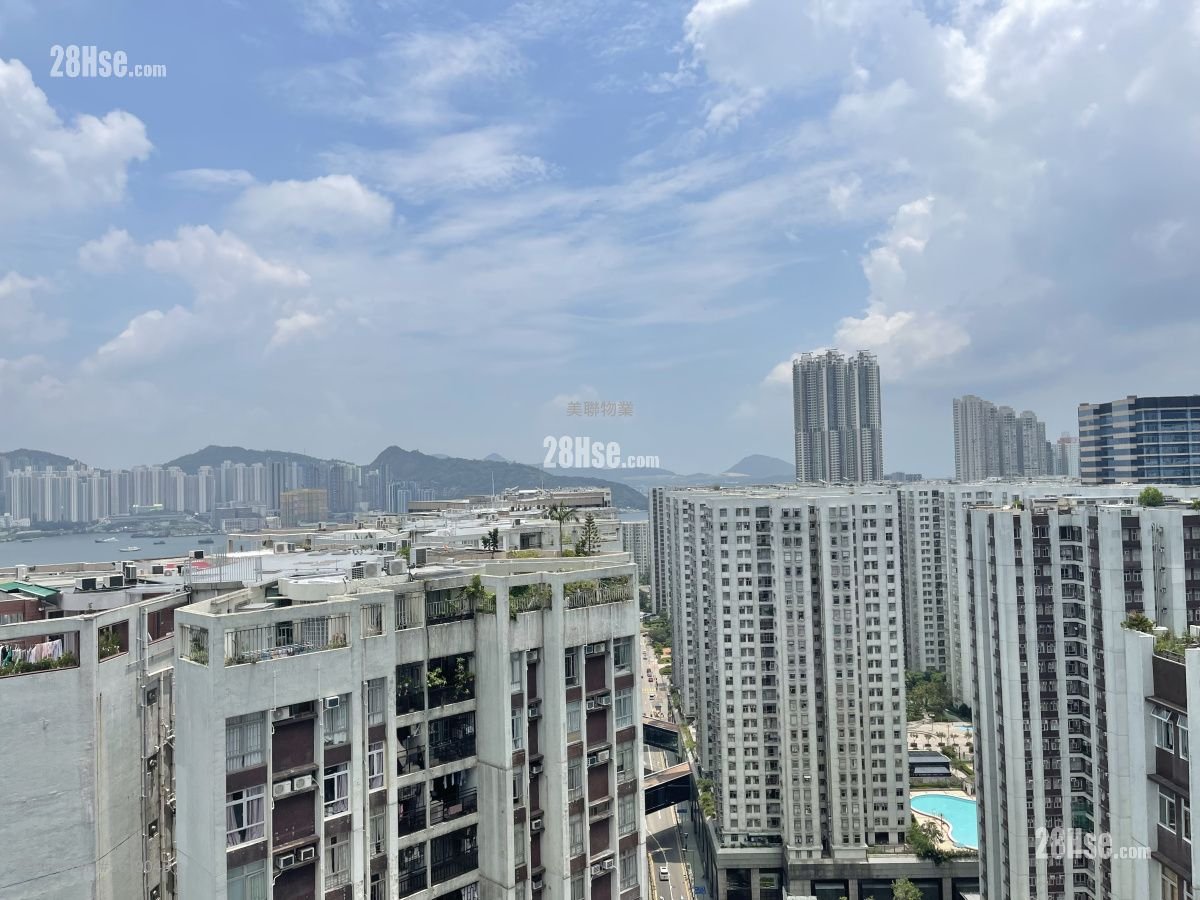 Taikoo Shing Sell 4 Bedrooms , 2 Bathrooms 1,072 ft² ( 99.6 m² ) Taikoo Shing Sell 4 Bedrooms , 2 Bathrooms 1,072 ft² ( 99.6 m² )