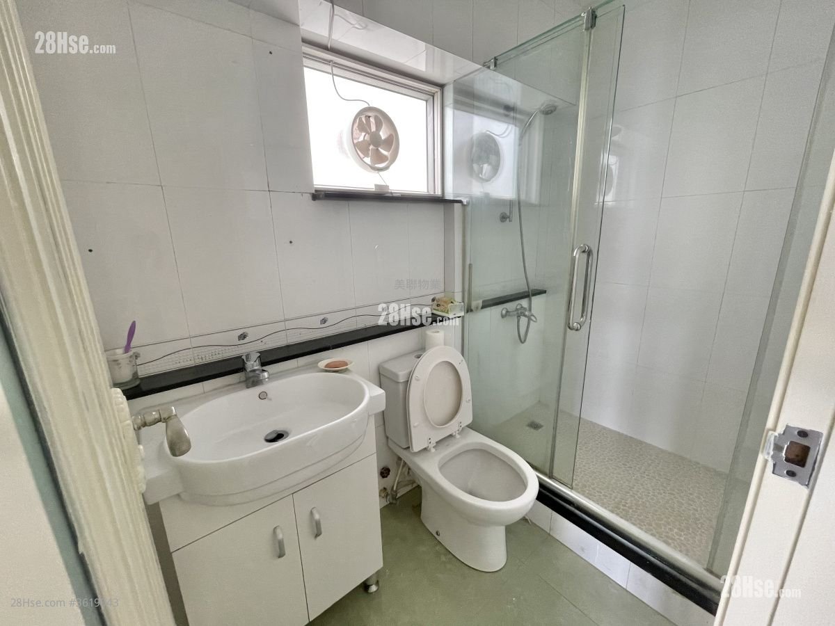 Taikoo Shing Sell 4 Bedrooms , 2 Bathrooms 1,072 ft² ( 99.6 m² ) Taikoo Shing Sell 4 Bedrooms , 2 Bathrooms 1,072 ft² ( 99.6 m² )