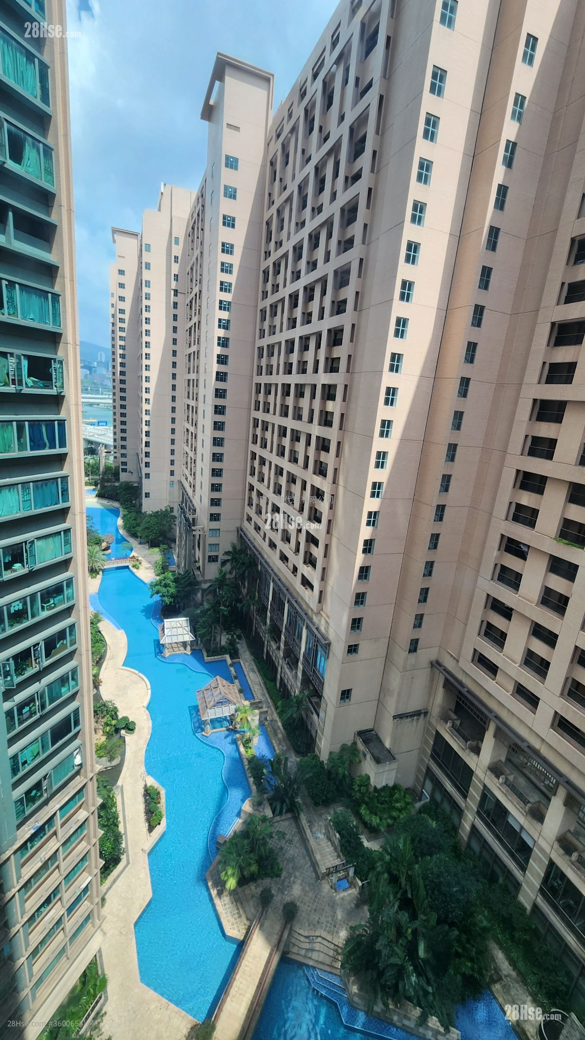 Rambler Crest Rental 2 Bedrooms , 1 Bathroom 451 ft² ( 41.9 m² )