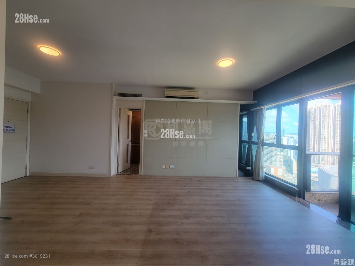 The Arch Rental 3 Bedrooms , 2 Bathrooms 969 ft² ( 90.0 m² ) The Arch Rental 3 Bedrooms , 2 Bathrooms 969 ft² ( 90.0 m² )
