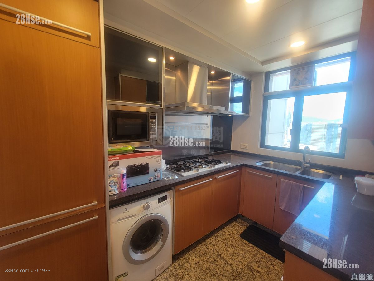 The Arch Rental 3 Bedrooms , 2 Bathrooms 969 ft² ( 90.0 m² ) The Arch Rental 3 Bedrooms , 2 Bathrooms 969 ft² ( 90.0 m² )