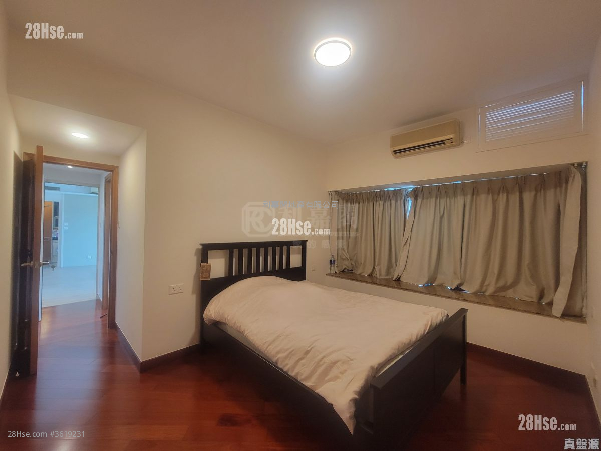 The Arch Rental 3 Bedrooms , 2 Bathrooms 969 ft² ( 90.0 m² ) The Arch Rental 3 Bedrooms , 2 Bathrooms 969 ft² ( 90.0 m² )