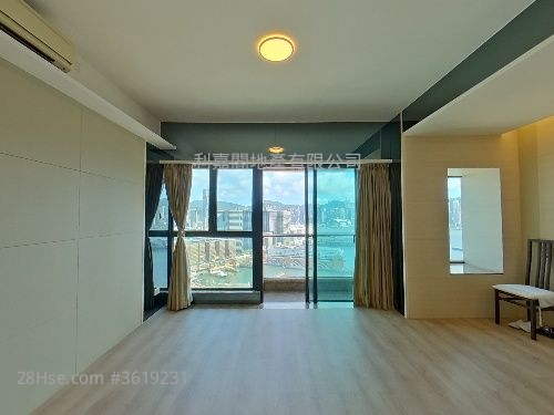 The Arch Rental 3 Bedrooms , 2 Bathrooms 969 ft² ( 90.0 m² ) The Arch Rental 3 Bedrooms , 2 Bathrooms 969 ft² ( 90.0 m² )