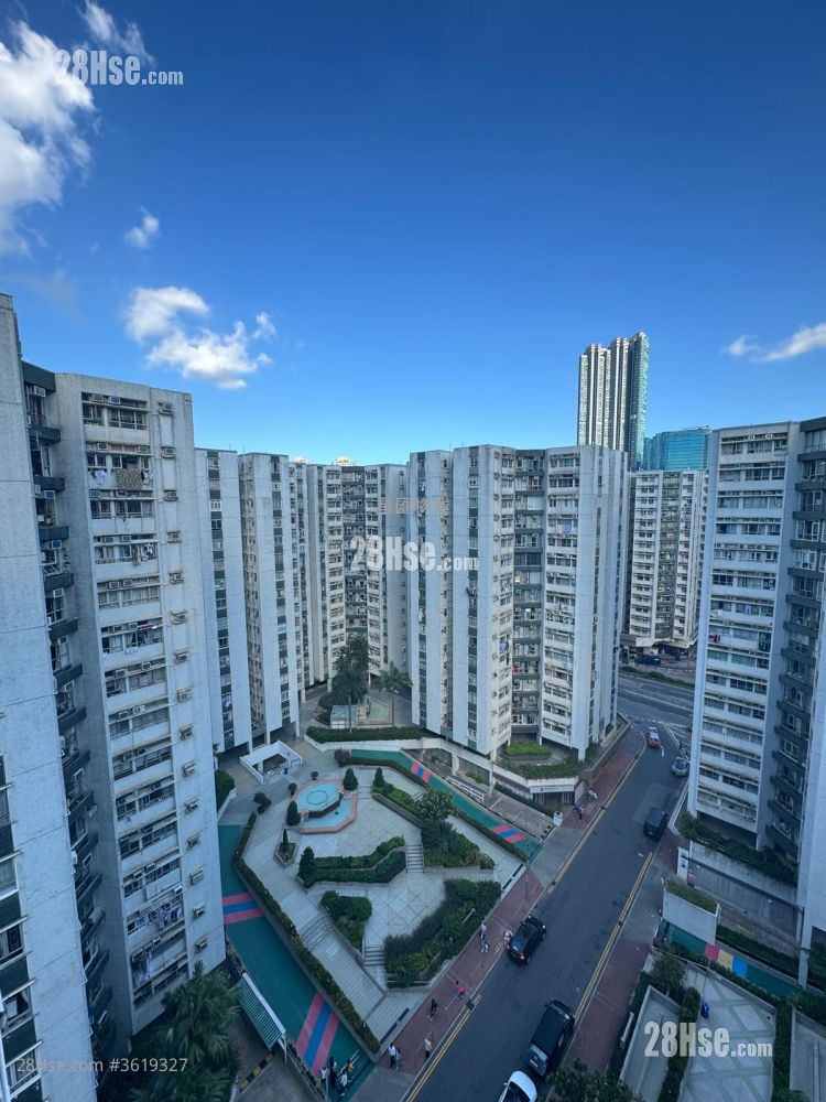Whampoa Garden Rental 4 Bedrooms , 2 Bathrooms 755 ft² ( 70.1 m² ) Whampoa Garden Rental 4 Bedrooms , 2 Bathrooms 755 ft² ( 70.1 m² )