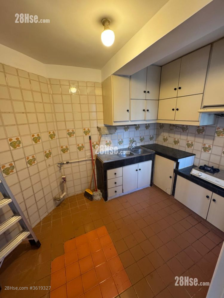 Whampoa Garden Rental 4 Bedrooms , 2 Bathrooms 755 ft² ( 70.1 m² ) Whampoa Garden Rental 4 Bedrooms , 2 Bathrooms 755 ft² ( 70.1 m² )