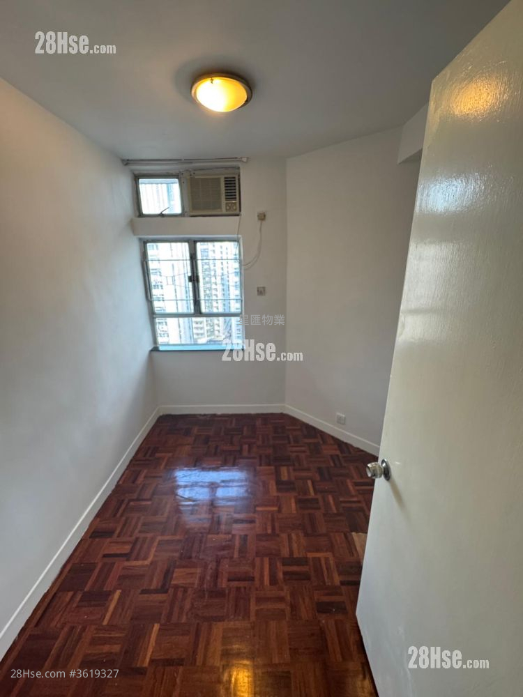 Whampoa Garden Rental 4 Bedrooms , 2 Bathrooms 755 ft² ( 70.1 m² ) Whampoa Garden Rental 4 Bedrooms , 2 Bathrooms 755 ft² ( 70.1 m² )