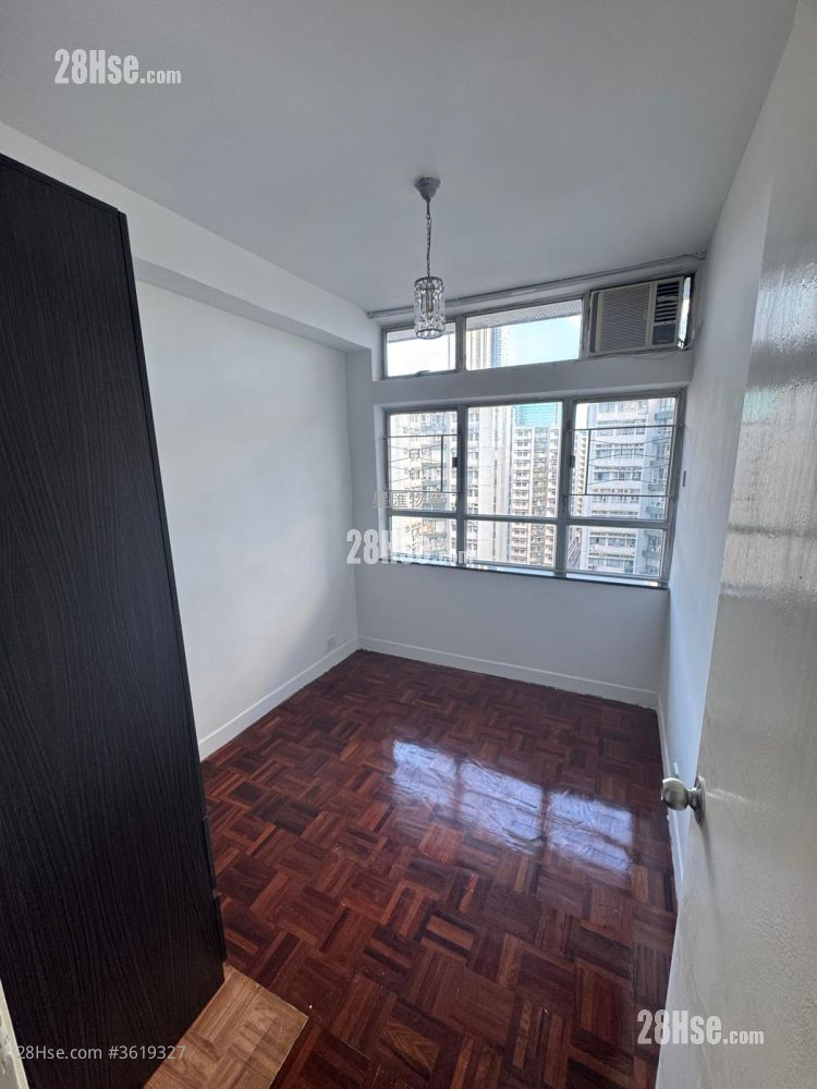 Whampoa Garden Rental 4 Bedrooms , 2 Bathrooms 755 ft² ( 70.1 m² ) Whampoa Garden Rental 4 Bedrooms , 2 Bathrooms 755 ft² ( 70.1 m² )