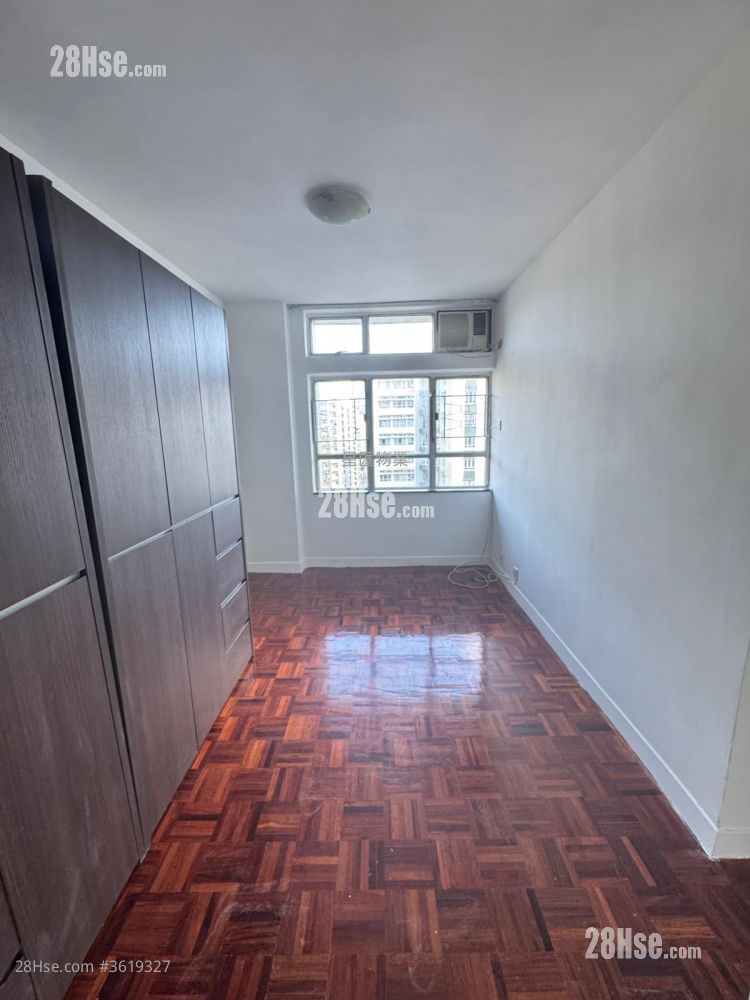 Whampoa Garden Rental 4 Bedrooms , 2 Bathrooms 755 ft² ( 70.1 m² ) Whampoa Garden Rental 4 Bedrooms , 2 Bathrooms 755 ft² ( 70.1 m² )