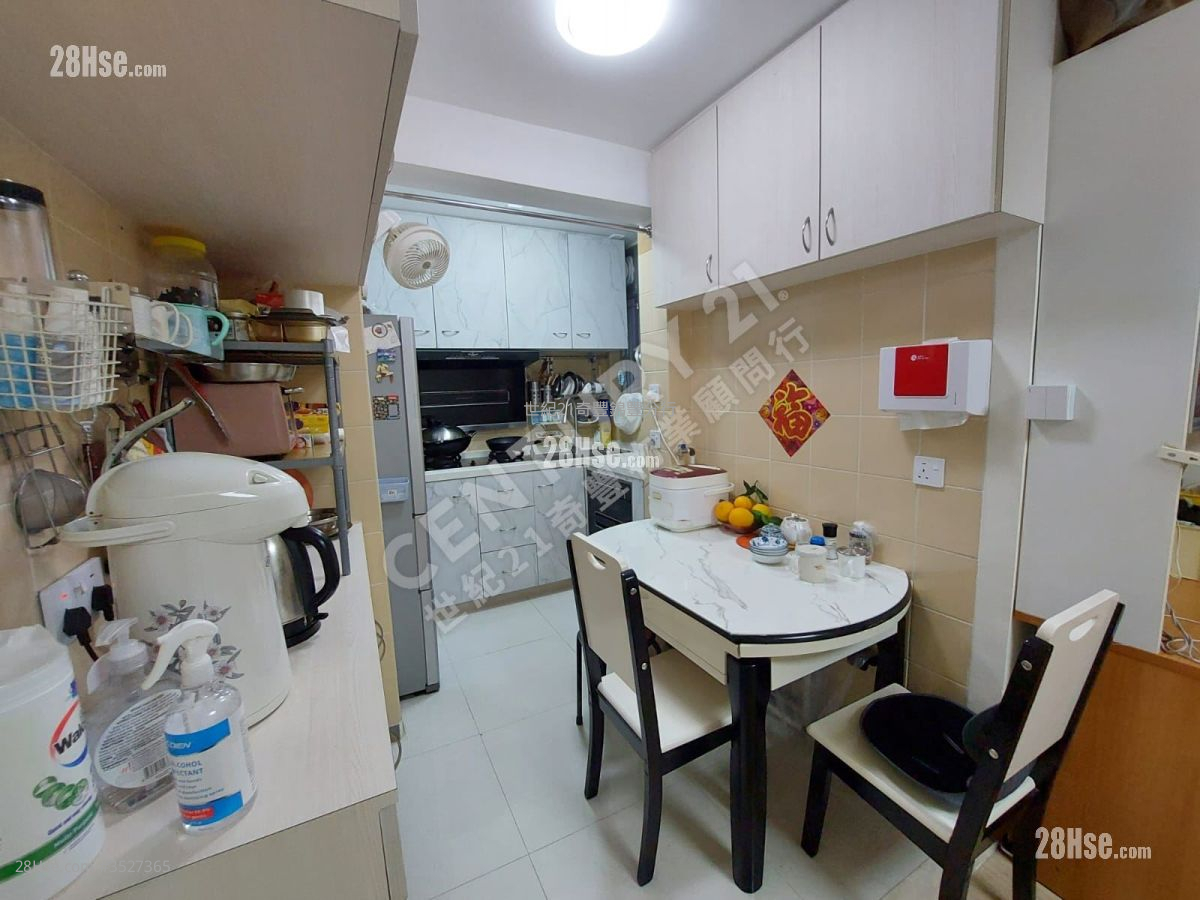 Kam Fung Court Sell 2 Bedrooms , 1 Bathroom 435 ft² ( 40.4 m² ) Kam Fung Court Sell 2 Bedrooms , 1 Bathroom 435 ft² ( 40.4 m² )