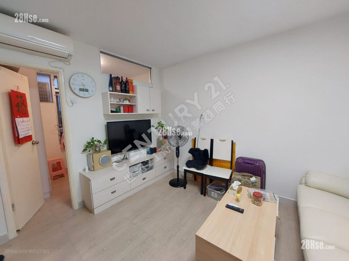 Kam Fung Court Sell 2 Bedrooms , 1 Bathroom 435 ft² ( 40.4 m² ) Kam Fung Court Sell 2 Bedrooms , 1 Bathroom 435 ft² ( 40.4 m² )